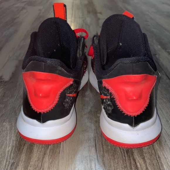 Lebron James Sneakers - Picture 4 of 6